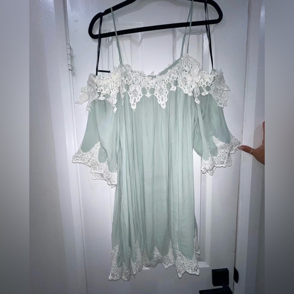 Green Off the Shoulder Long Sleeve Dress - Picture 2 of 3